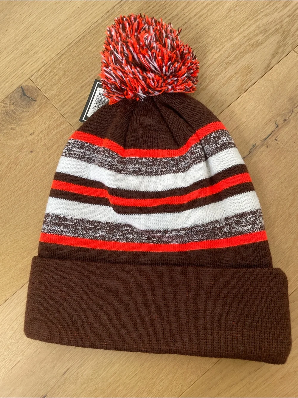 Cleveland Browns cuffed knit hat with Pom.